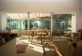 Hotel 96