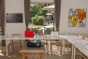 Hotel 96