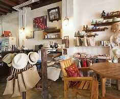 Gotum Hostel & Restaurant