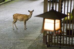 Nara Kasugaokuyama Tsukihitei