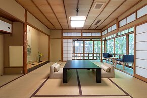 Nara Kasugaokuyama Tsukihitei
