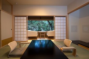 Nara Kasugaokuyama Tsukihitei