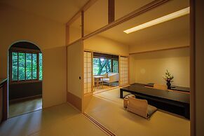 Nara Kasugaokuyama Tsukihitei