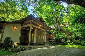 Nara Kasugaokuyama Tsukihitei