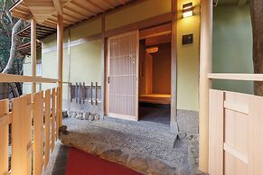 Nara Kasugaokuyama Tsukihitei