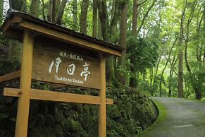 Nara Kasugaokuyama Tsukihitei