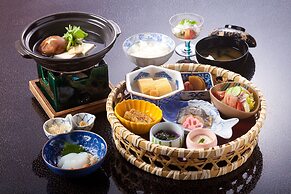 Nara Kasugaokuyama Tsukihitei