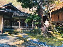 Nara Kasugaokuyama Tsukihitei