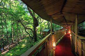Nara Kasugaokuyama Tsukihitei