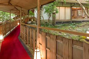 Nara Kasugaokuyama Tsukihitei