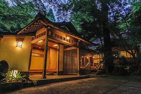 Nara Kasugaokuyama Tsukihitei