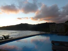 Pagua Bay House Oceanfront Cabanas