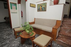 Evans Hotel