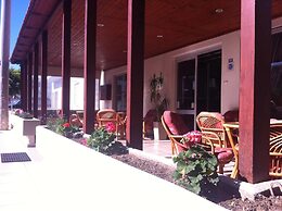 Evans Hotel