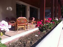 Evans Hotel