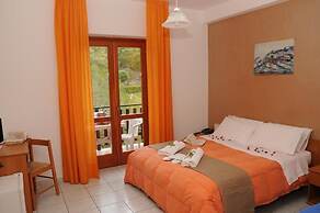 Kiris Hotel