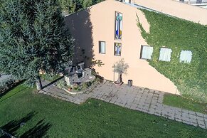 Kiris Hotel