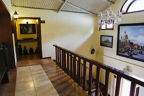The Colonial Manek Manor