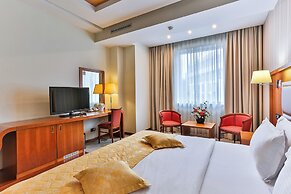KINGS PARK HOTEL
