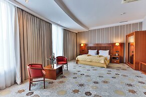 KINGS PARK HOTEL