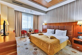 KINGS PARK HOTEL