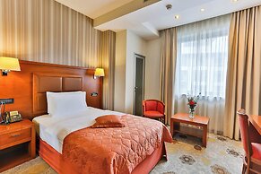KINGS PARK HOTEL
