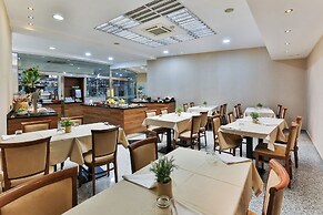 KINGS PARK HOTEL