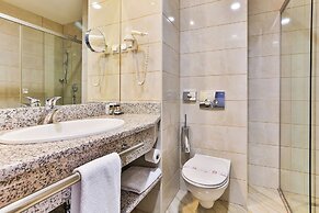 KINGS PARK HOTEL