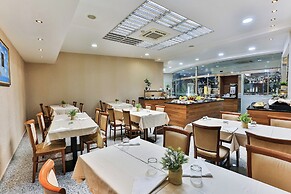KINGS PARK HOTEL