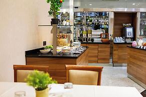 KINGS PARK HOTEL