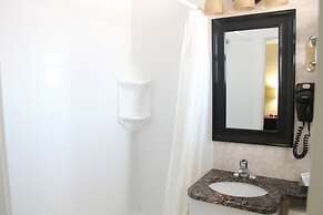 Perth Plaza Inn & Suites