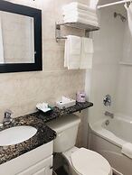 Perth Plaza Inn & Suites