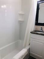 Perth Plaza Inn & Suites