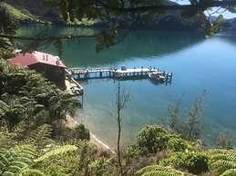 The Lodge At Te Rawa - Boat Access Only