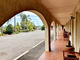 McNevin's Warwick Motel