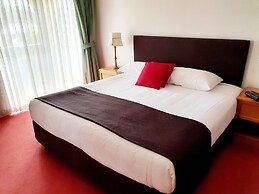 McNevin's Warwick Motel