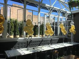 Oscar's Hotel