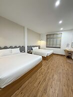 Skylark Hotel