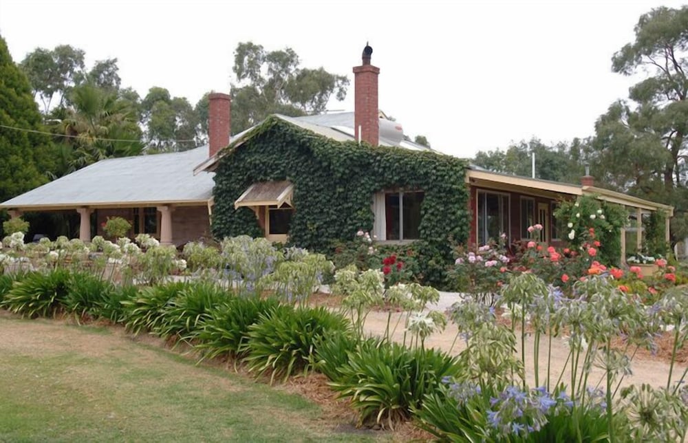 Barristers Block Vigneron Villa