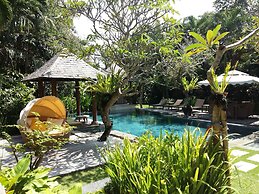 Arwana Estate