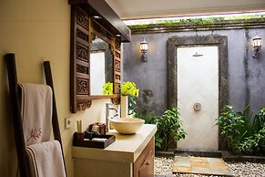 Arwana Estate