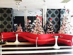 Hotel Black & White