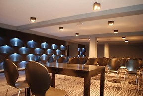 Hotel Black & White