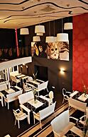 Hotel Black & White
