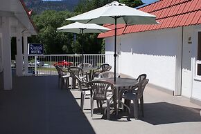 Riverside Motel