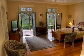 Tizzana Winery Bed & Breakfast