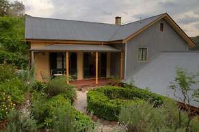 Tizzana Winery Bed & Breakfast