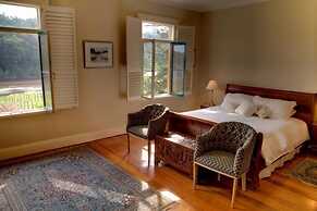 Tizzana Winery Bed & Breakfast