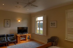 Tizzana Winery Bed & Breakfast