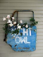 Fat Owl Motel, Bar & Eatery